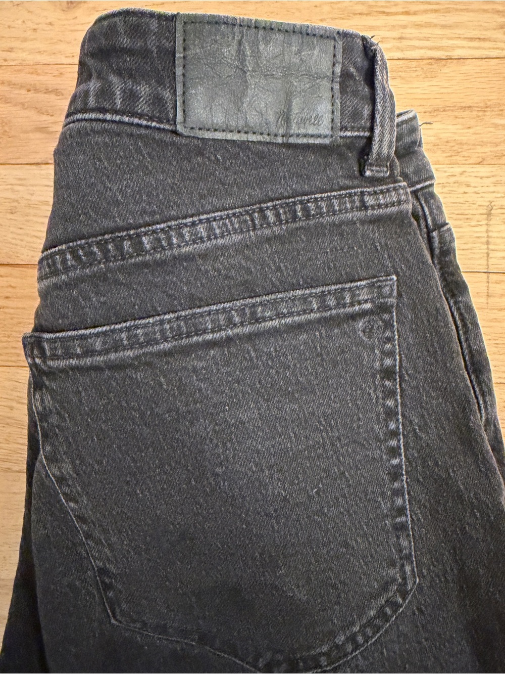 Madewell Curvy 90’s Straight Fit Black Washed Jeans